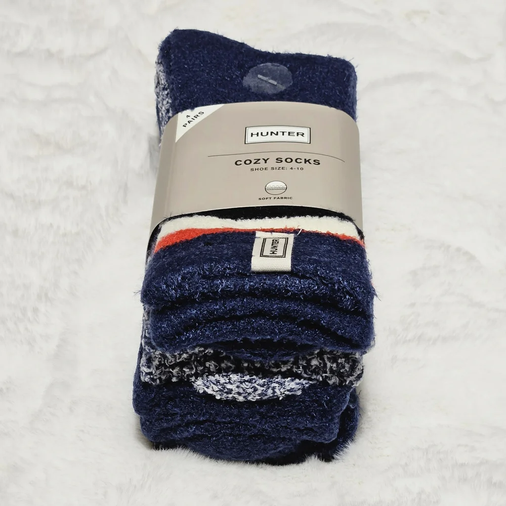 BUNDLE Hunter Hat Beanie Red Texture Cuffed & Hunter Socks Blue Multi 4 Pairs
